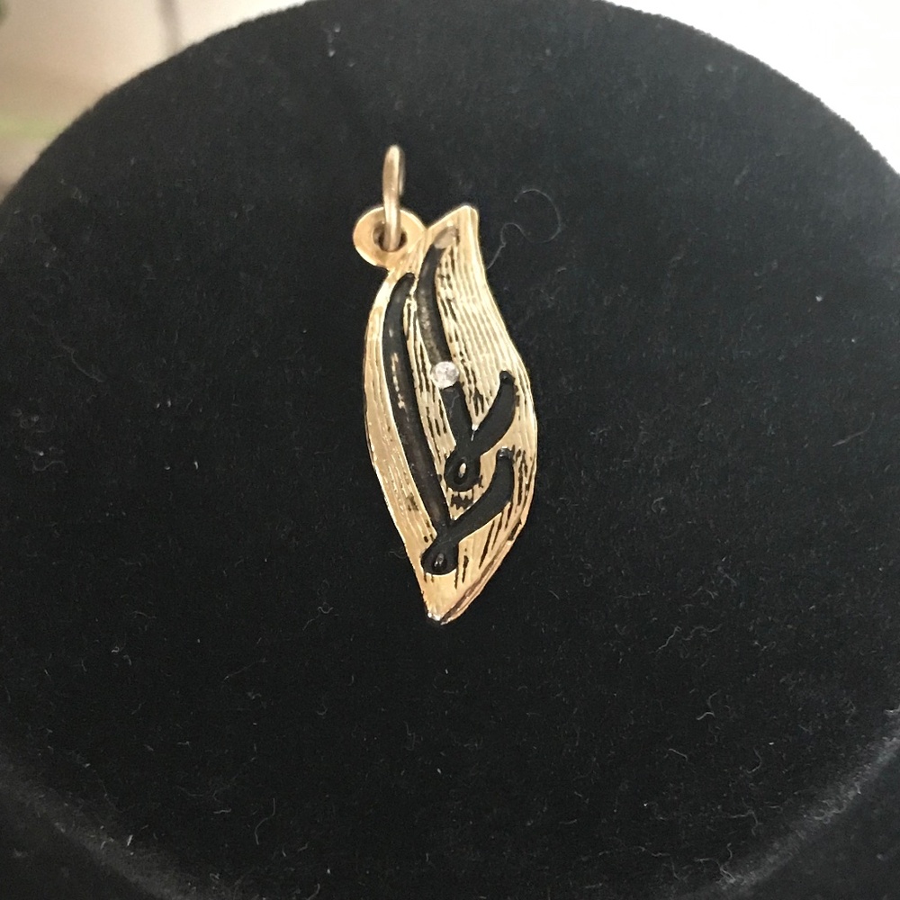 Vintage Gold Tone Leaf Pendant